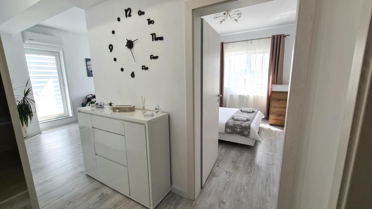 Bright Stylish Apartment In Pitesti 皮特什蒂 外观 照片